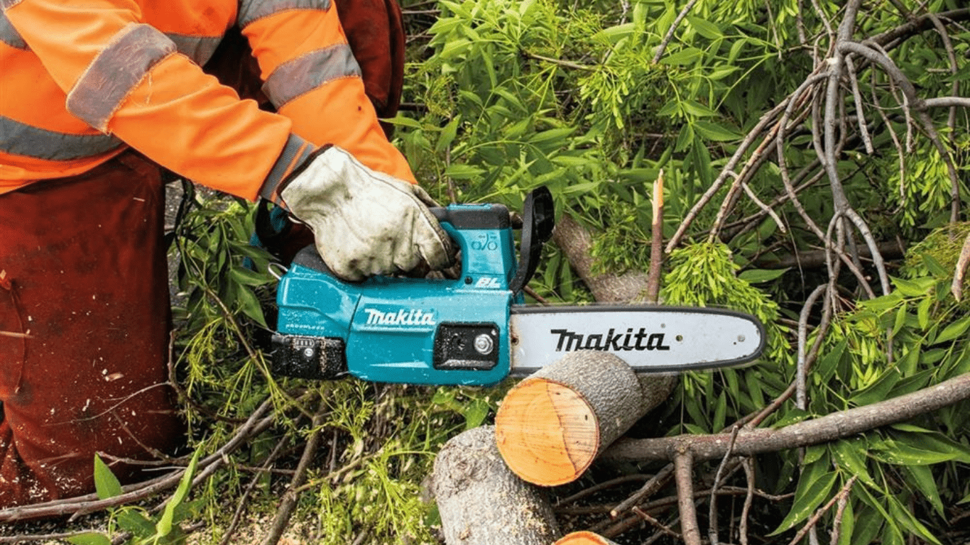 Makita Chainsaw